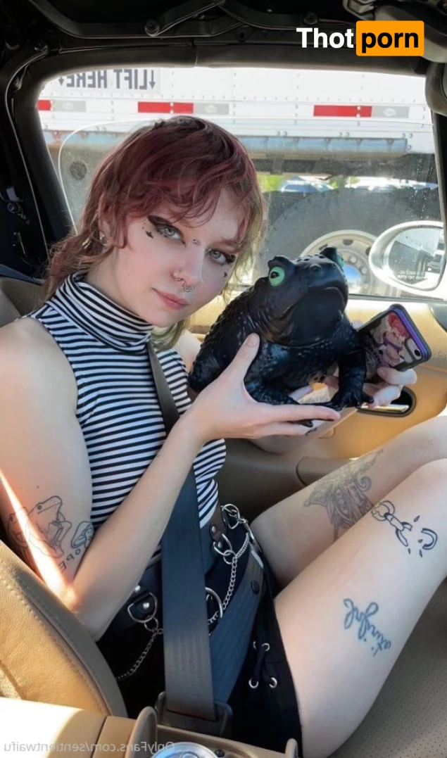 Sentient Waifu ^-^ 5685994