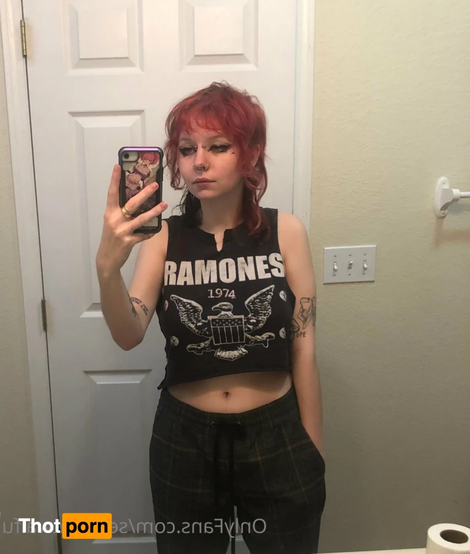 Sentient Waifu ^-^ 5686003