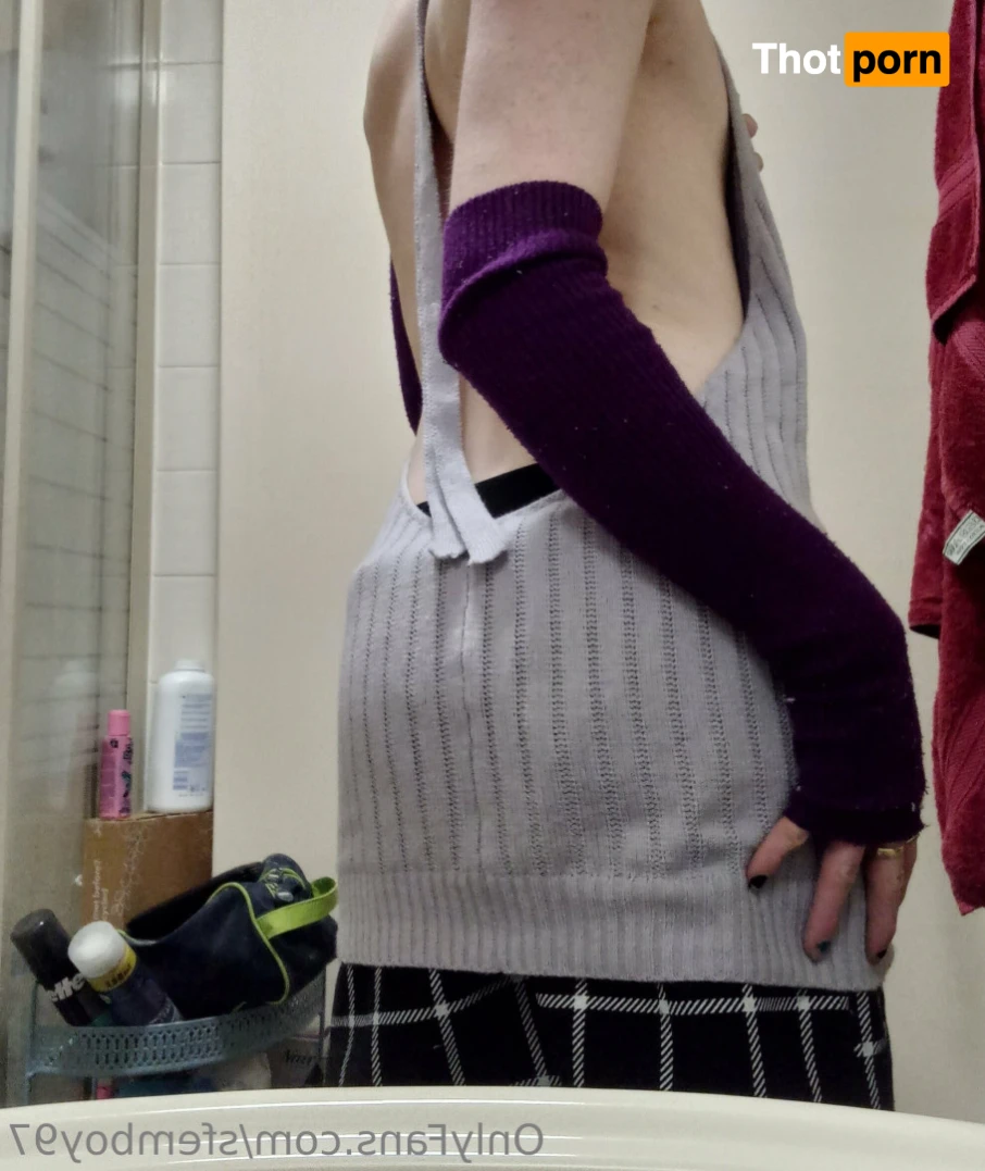 Shy_femboy97 12254392