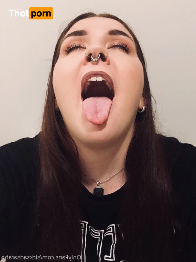 Mistress Sarah 2744382