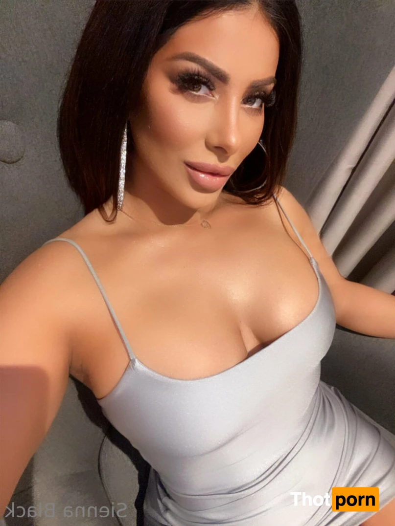 Sienna Black 🖤 12145083