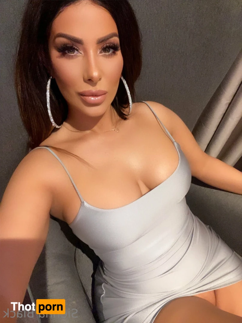 Sienna Black 🖤 12145961