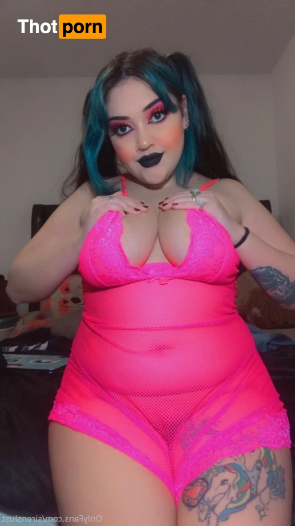 Savannah 🥀 Busty Goth 5736561