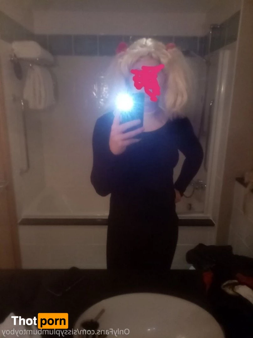 Juicy ass femboy FREE sub + most content 2975510