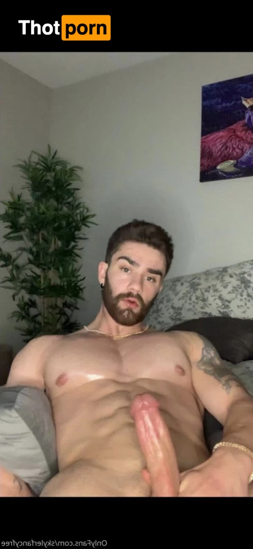 Skyler Flexes 2674964