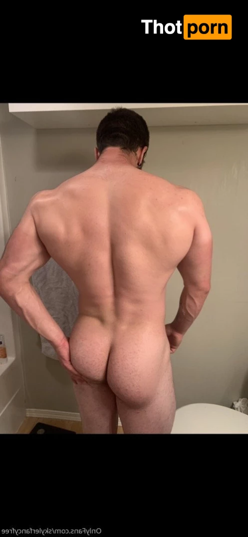 Skyler Flexes 2674976