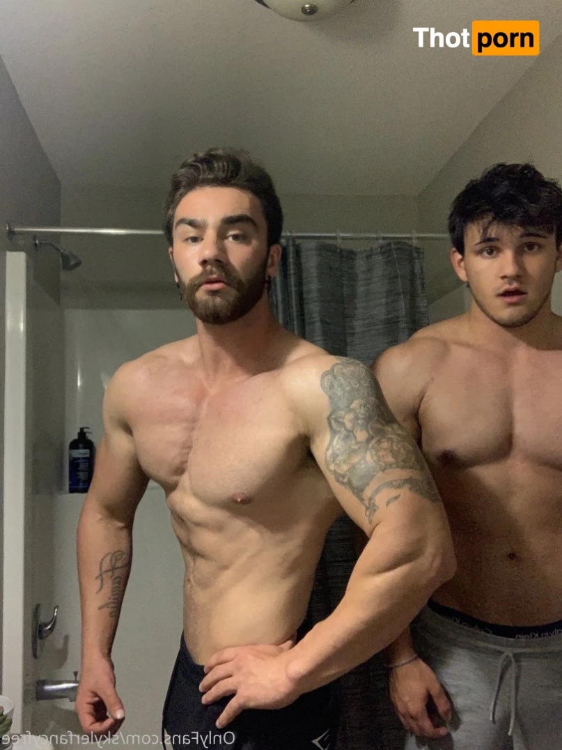 Skyler Flexes 2675025