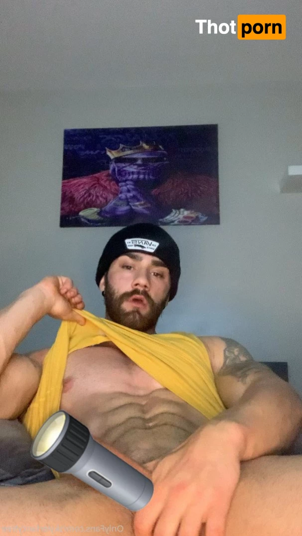 Skyler Flexes 2675048