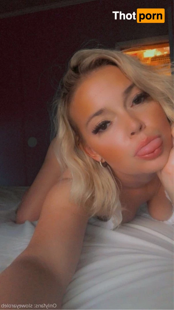 Samantha Lowe 😈 2725405