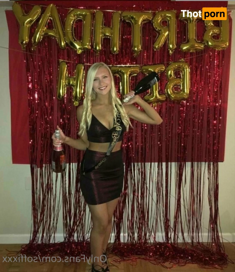 𝙎𝙤𝙛𝙞𝙖, P𝙪𝙨𝙨𝙮 𝙩𝙝𝙚 𝙨𝙞𝙯𝙚 𝙤𝙛 𝙖 𝙝𝙖𝙢𝙗𝙪𝙧𝙜𝙚𝙧😋🔥 6144835