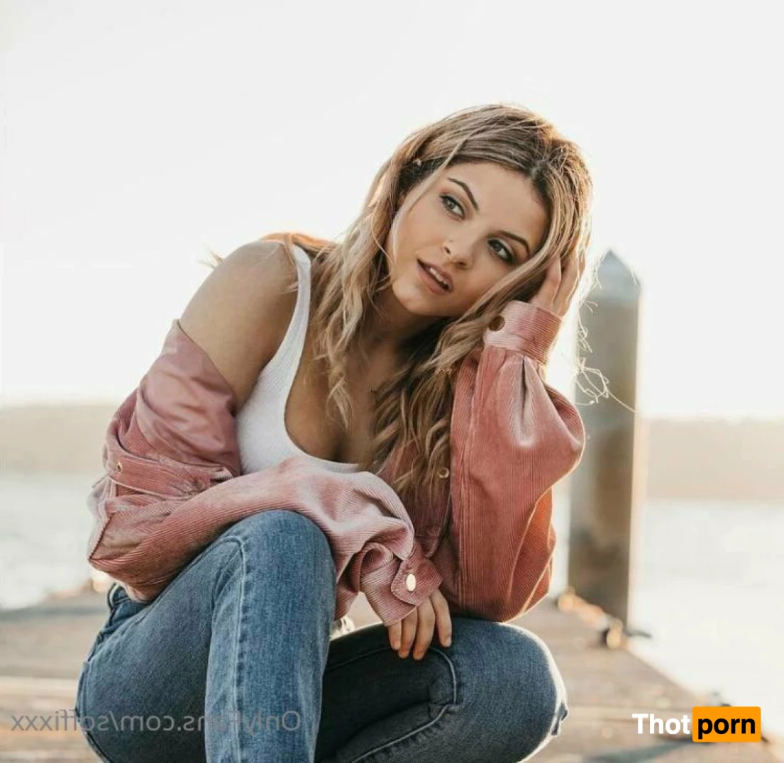 𝙎𝙤𝙛𝙞𝙖, P𝙪𝙨𝙨𝙮 𝙩𝙝𝙚 𝙨𝙞𝙯𝙚 𝙤𝙛 𝙖 𝙝𝙖𝙢𝙗𝙪𝙧𝙜𝙚𝙧😋🔥 6144923