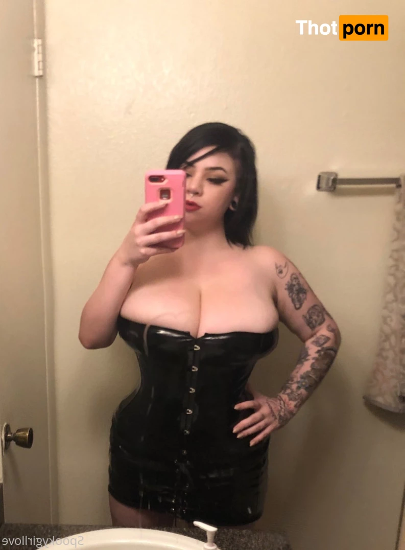 Spooky Carli 7669003