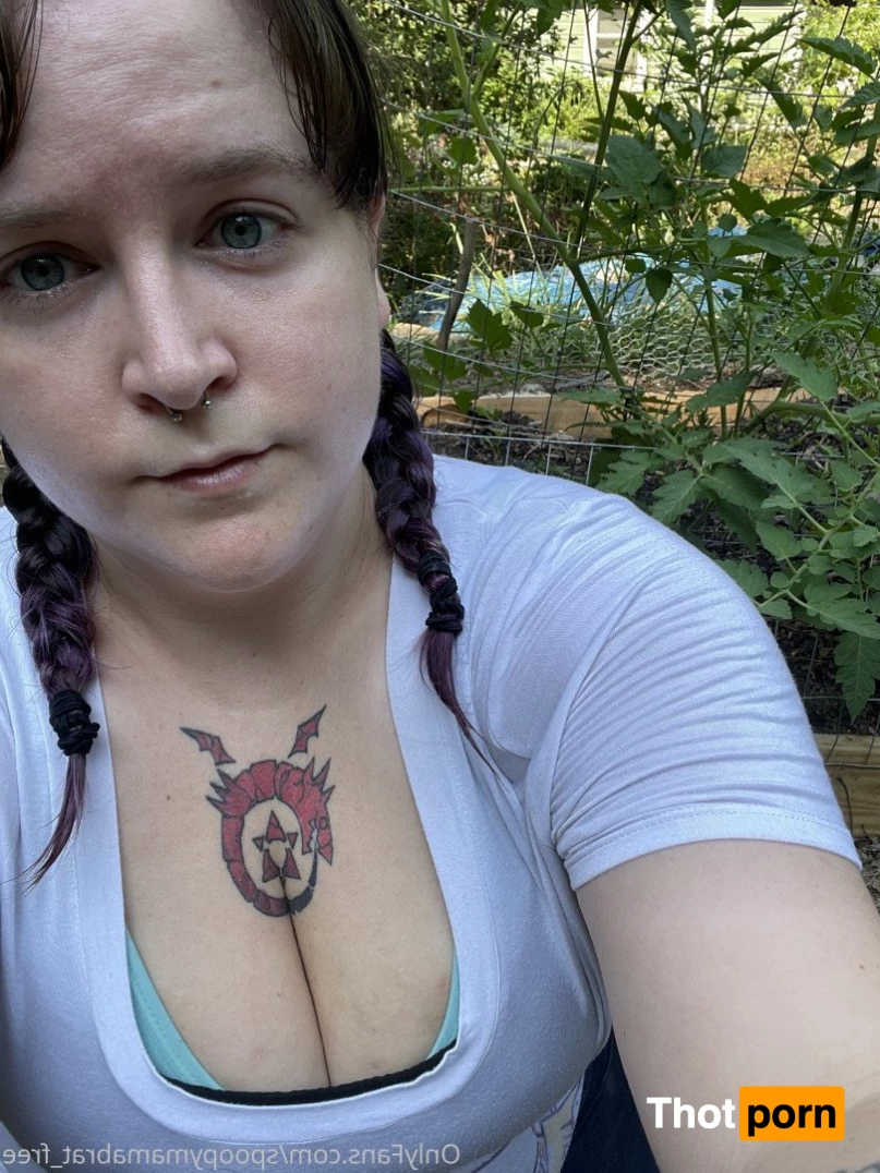 spoopymamabrat_free 2719338