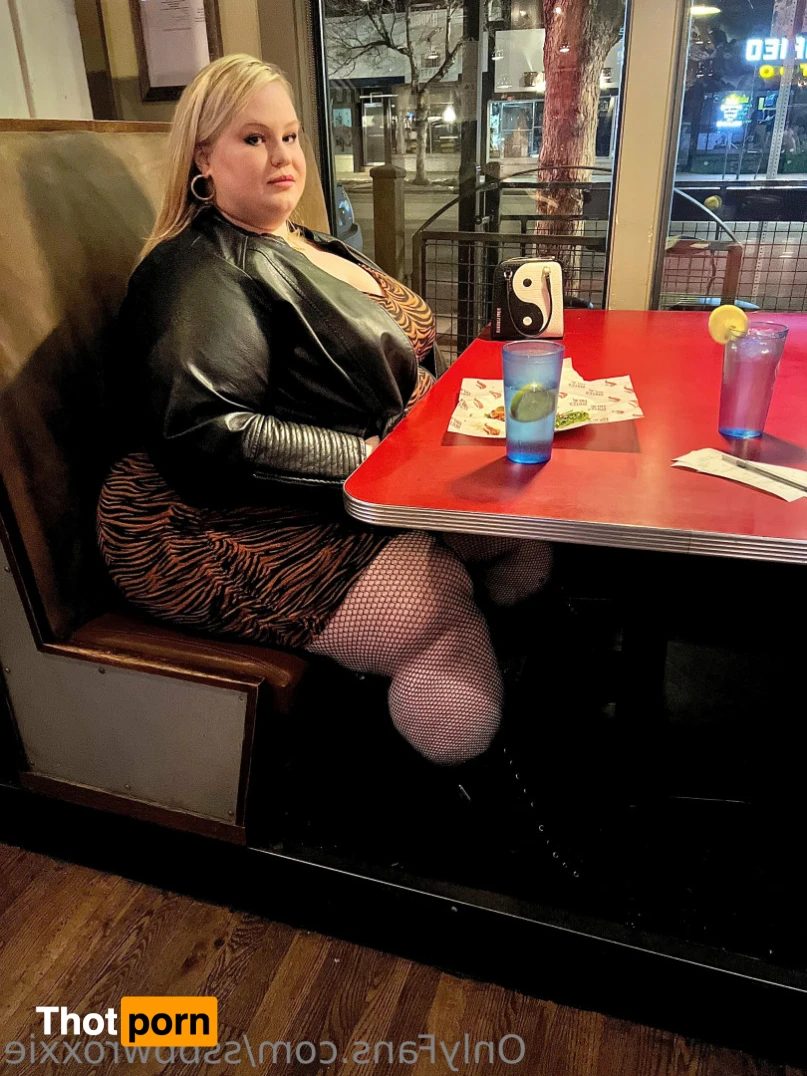 Supersized Roxxie 11648526