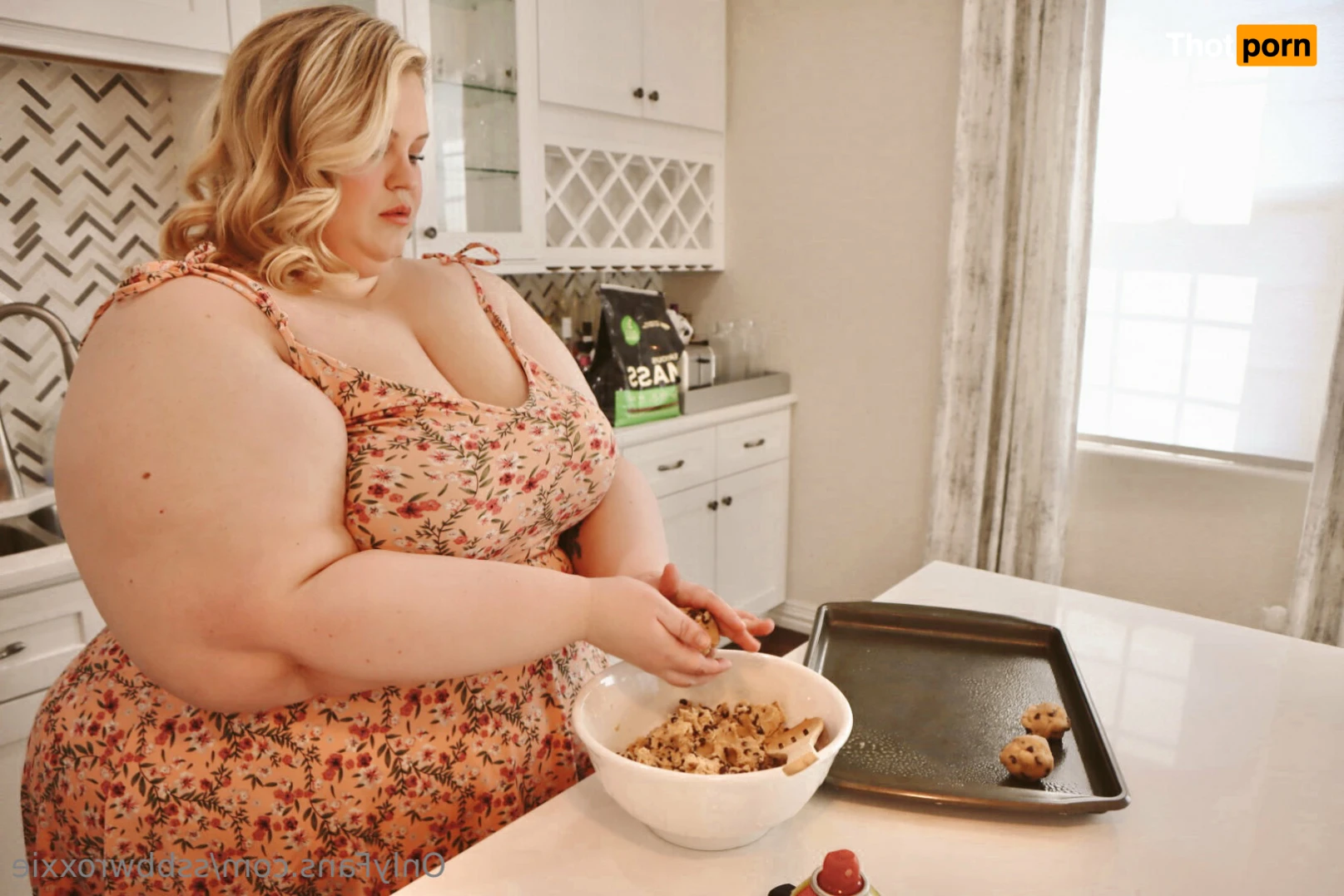 Supersized Roxxie 11649557