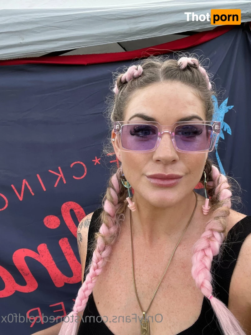 stonedcoldfox 6231298