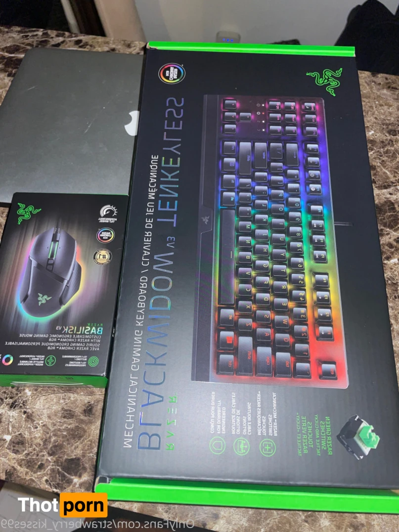 Strawberry Kisses 11566389