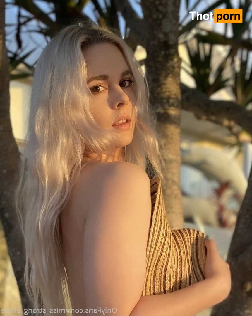 Strong Allure (FREE) 2754366