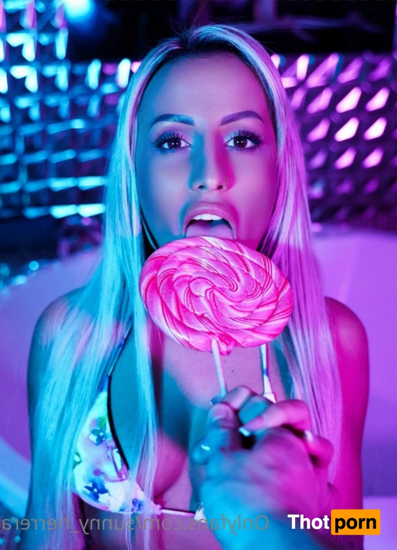 Sunny Herrera 2693419