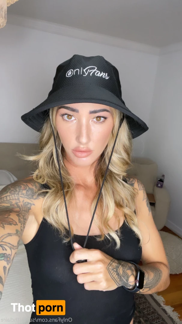 Surfer Girl 10027263