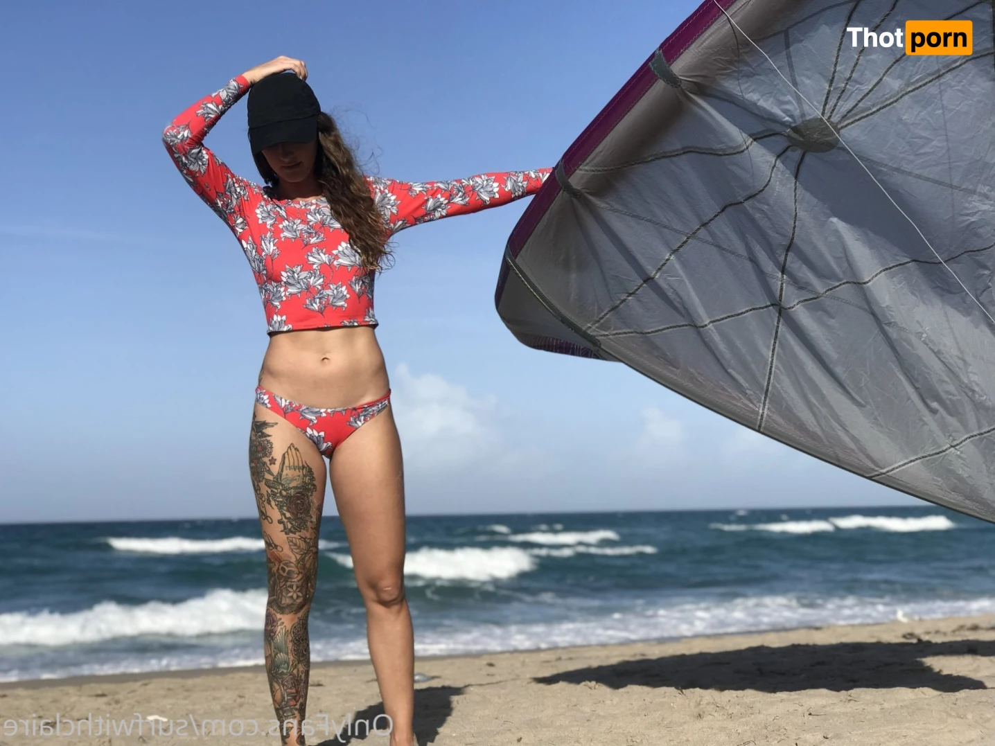 Surfer Girl 10027312