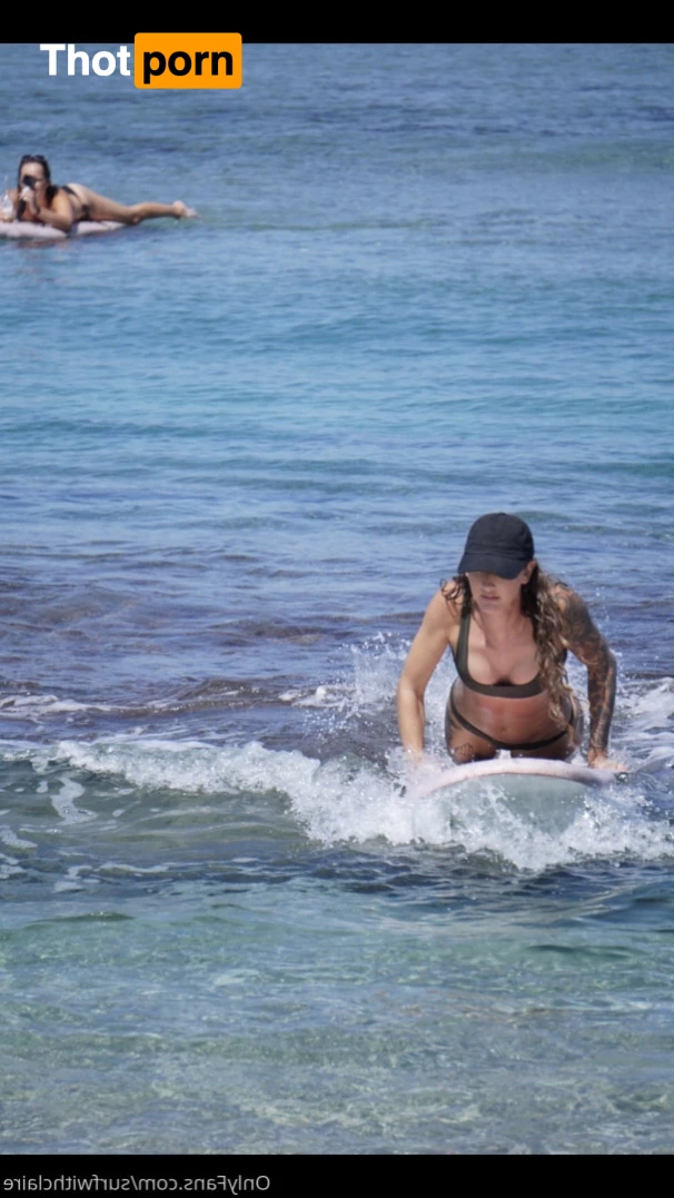 Surfer Girl 10027386