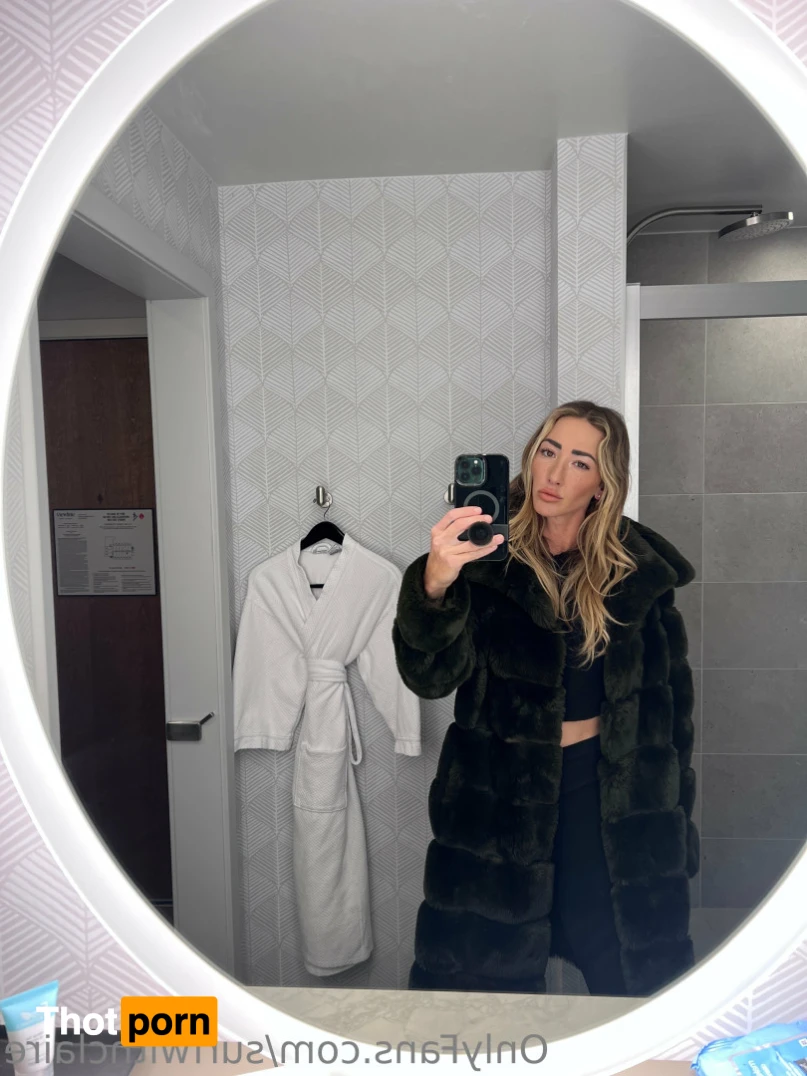 Surfer Girl 15703386