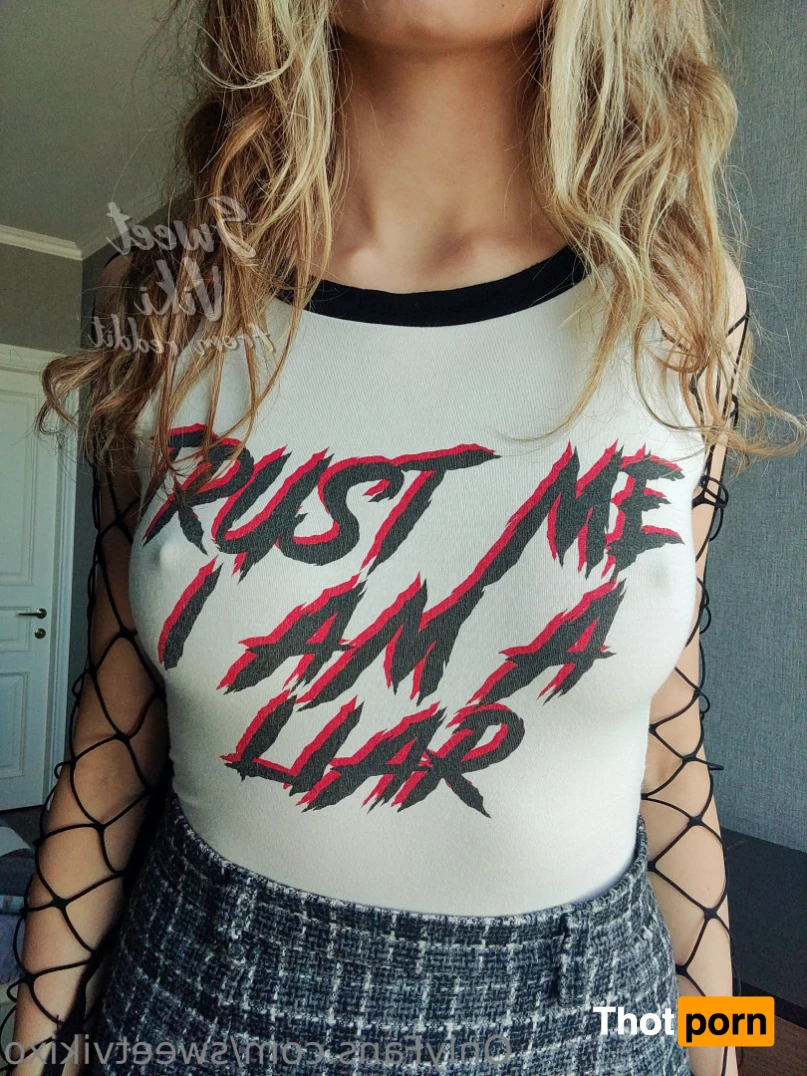 SweetVikiXo 15672955