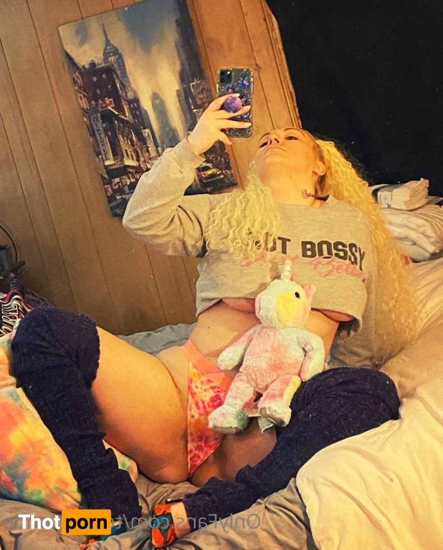 Teflon Blonde Pin Up Model 2763441