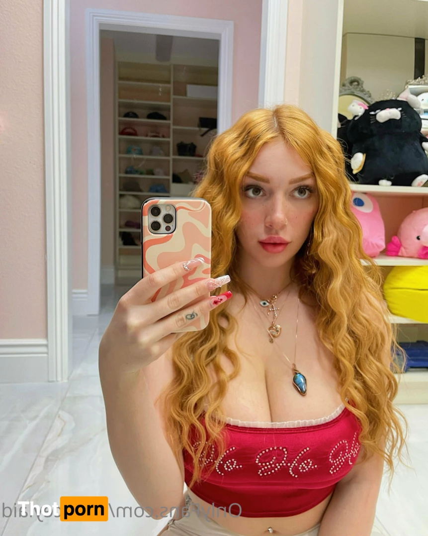 lacey loves cream pies 🥧 5719828