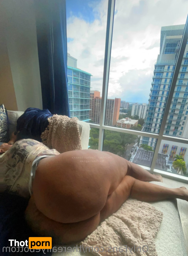 The real fyebottom 14245734