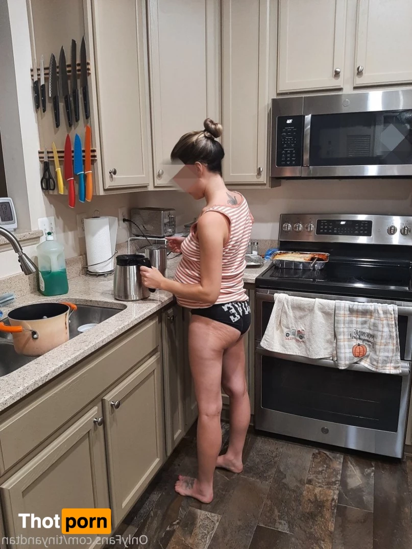 Tiny and Tan 2897375