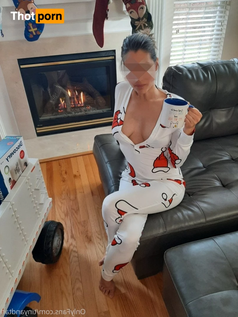 Tiny and Tan 2897419