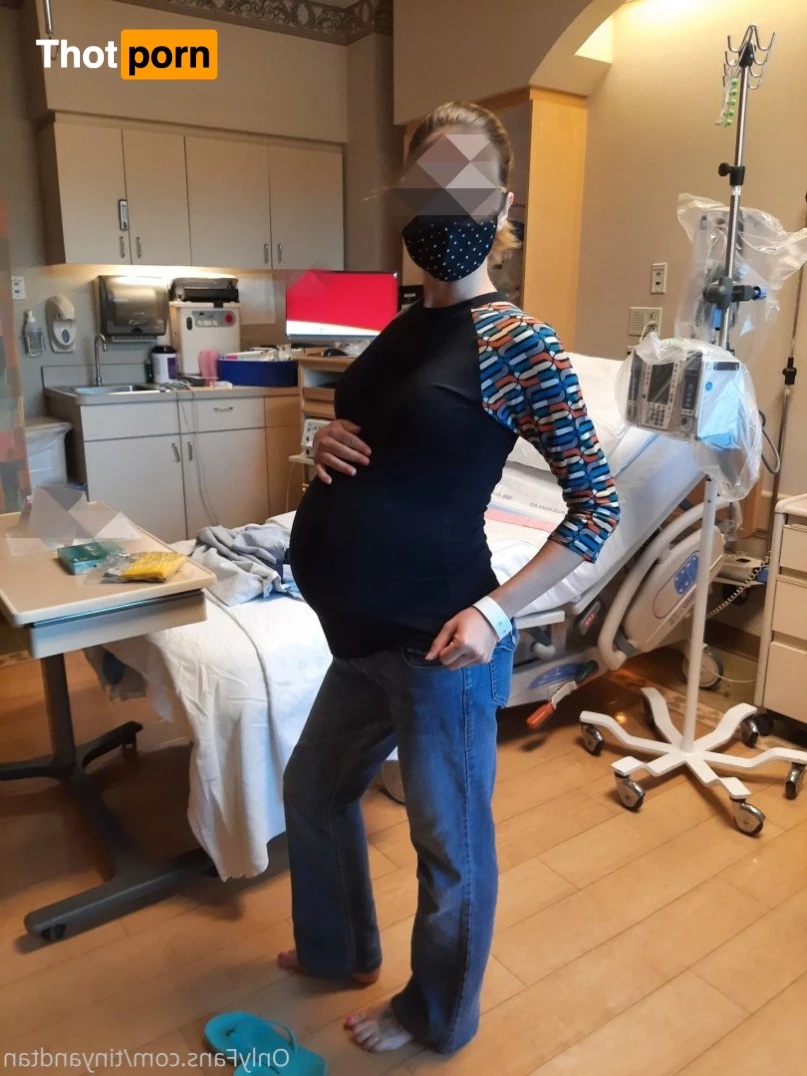 Tiny and Tan 2897430