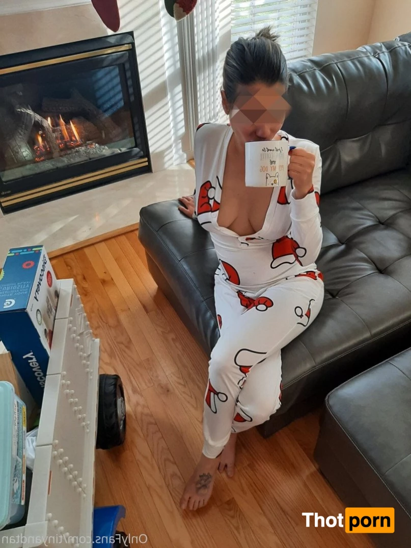 Tiny and Tan 2897492