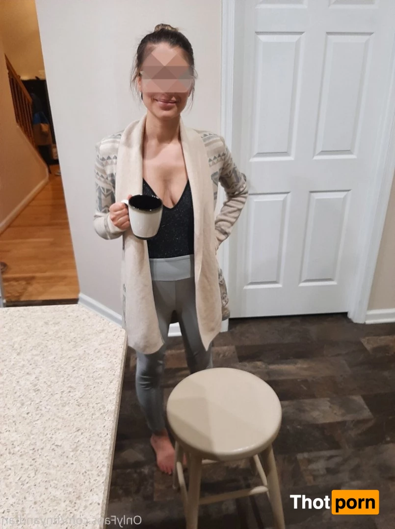 Tiny and Tan 2897714