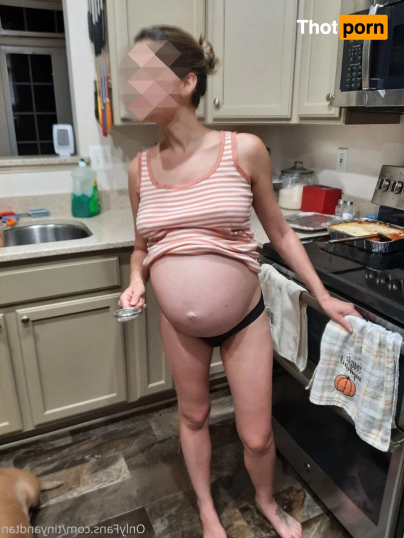 Tiny and Tan 2897785