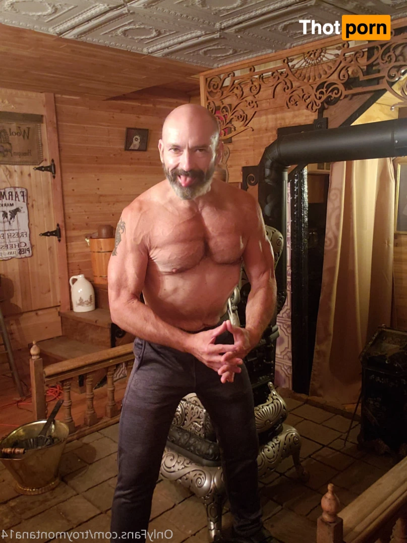 Troy Montana 15340993