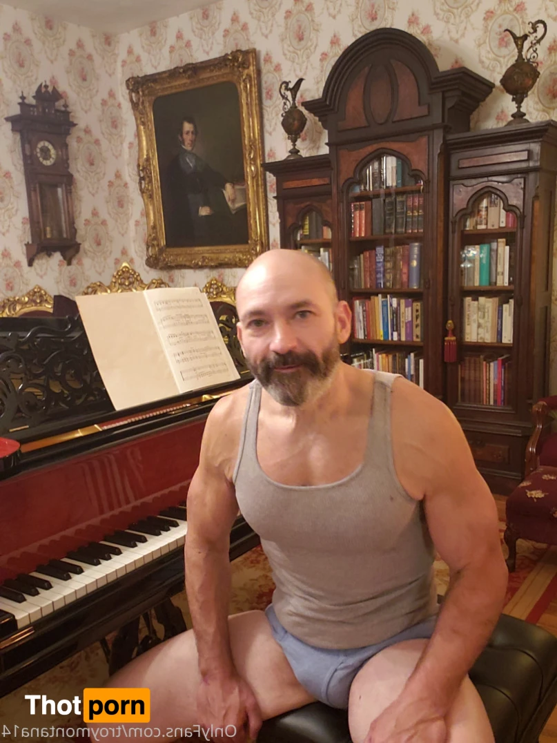 Troy Montana 15341196