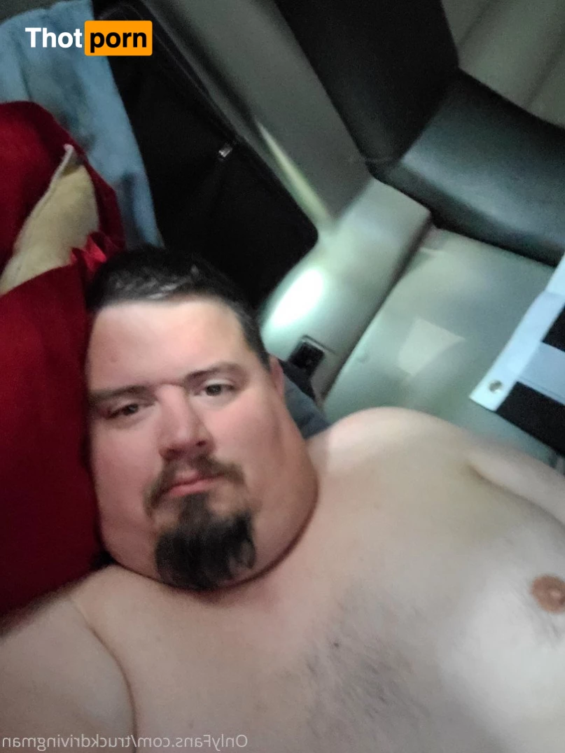 TRUCK DRIVING MAN 2607346