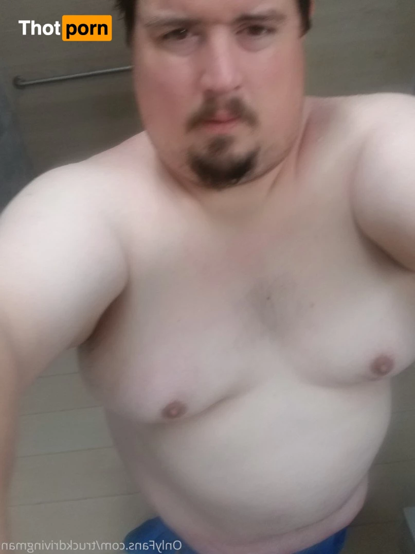 TRUCK DRIVING MAN 2607350