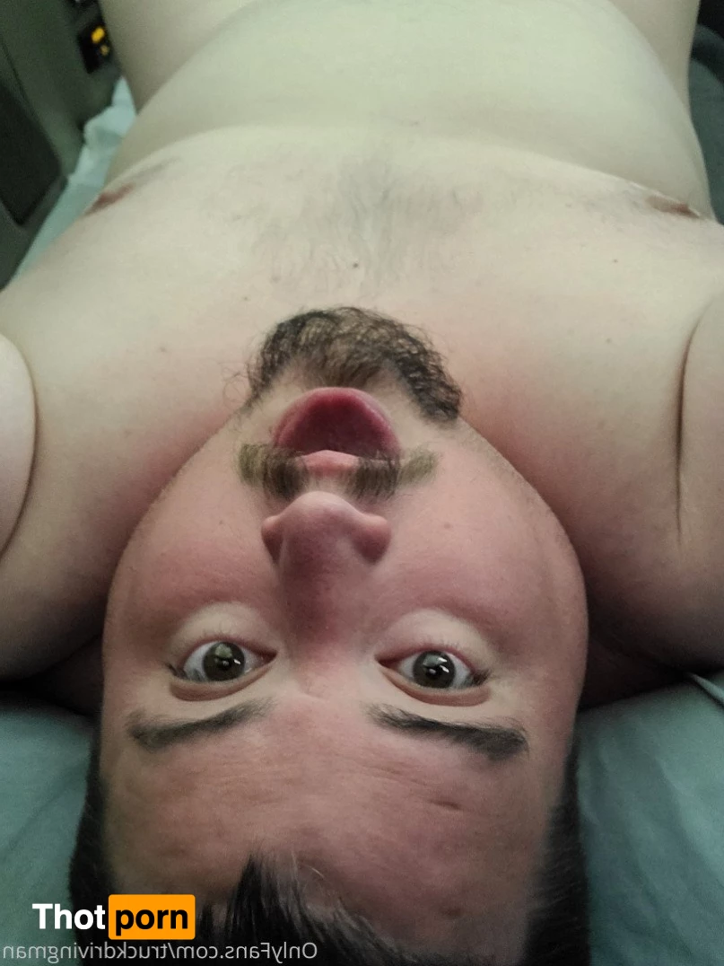 TRUCK DRIVING MAN 2607372