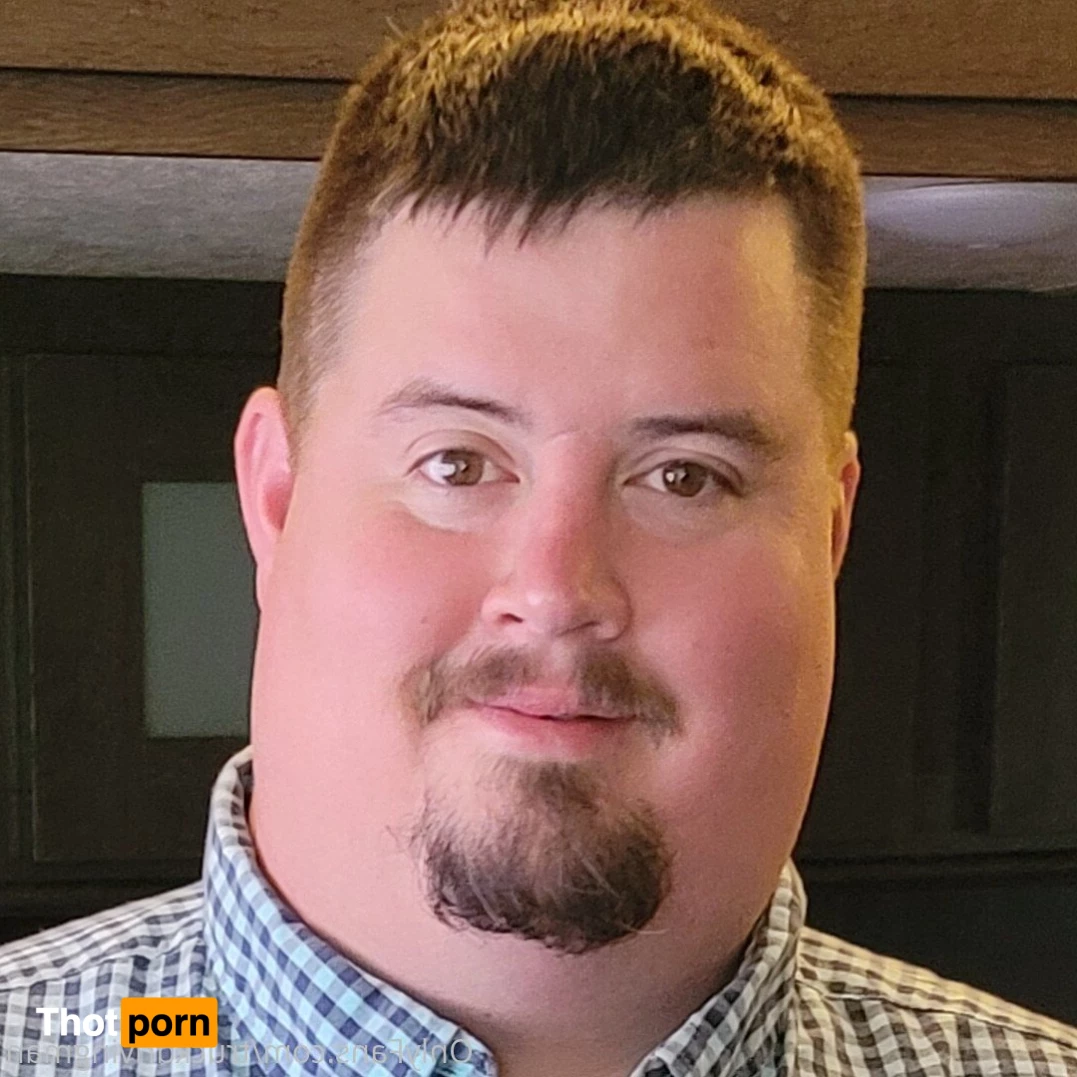 TRUCK DRIVING MAN 2607381