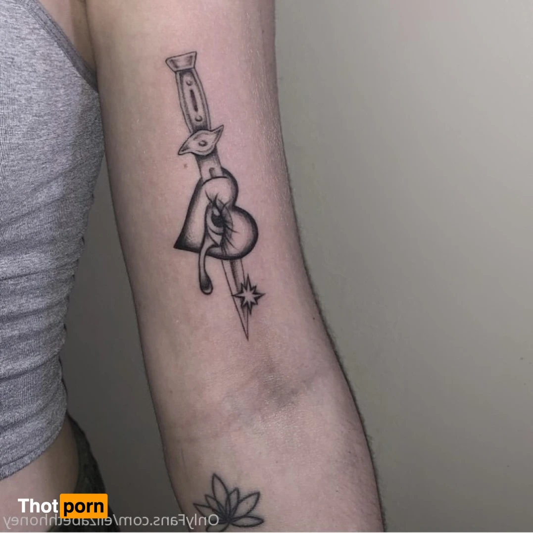 Elizabeth 💗 $4 Sale 12922758