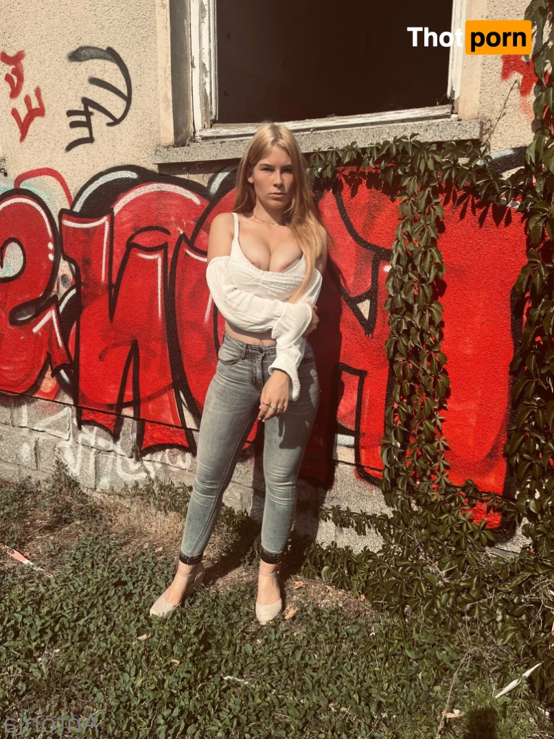 imhotantonia 6186775