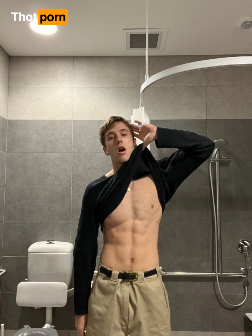 uronlyhotguy 2619511