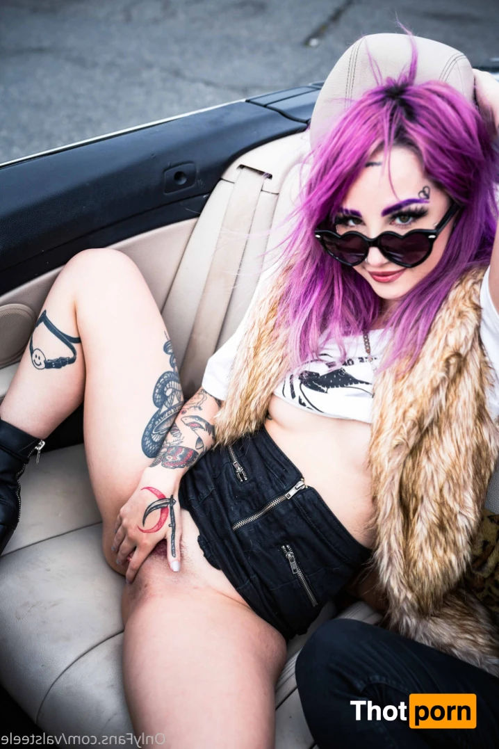 VALERiCA STEELE 15164066