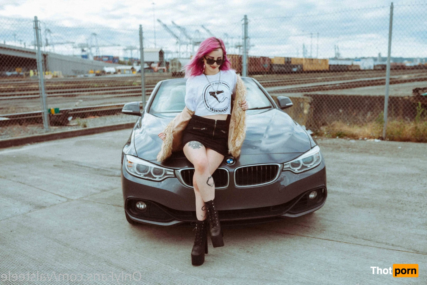 VALERiCA STEELE 15165058