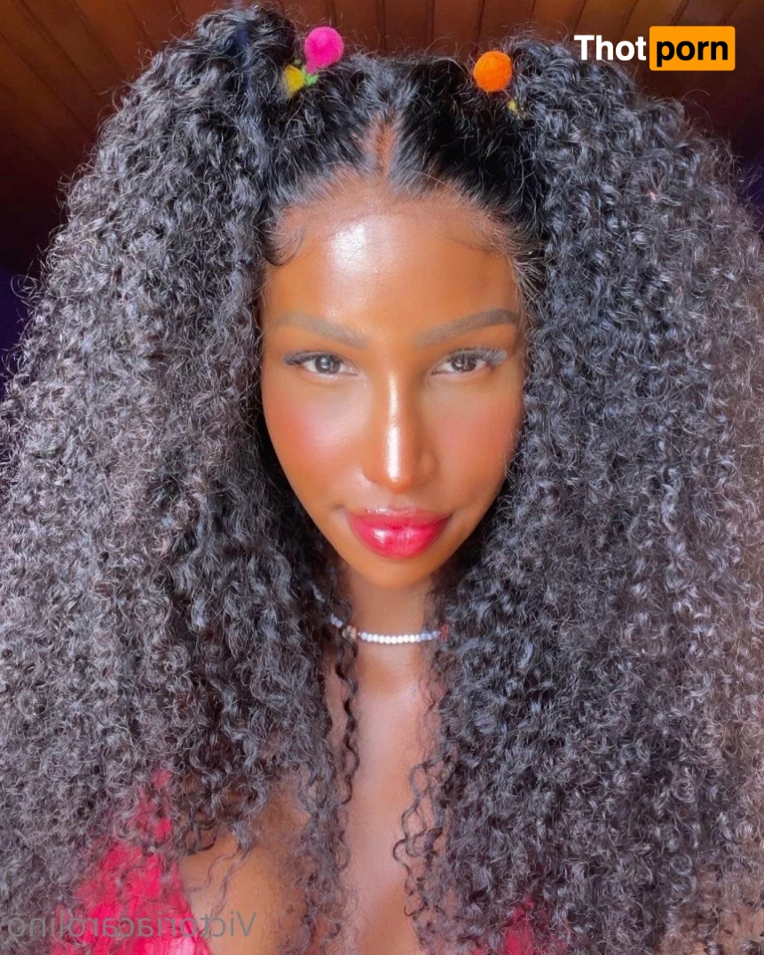 victoriacarolino 2590679