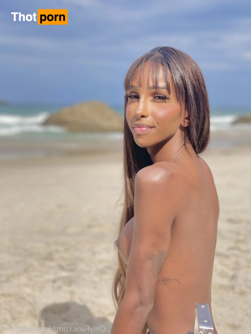 victoriacarolino 2590707